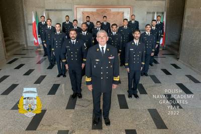 Wręcznie odznaki zagranicznego absolwenta studiów wojskowych AMW podchorążym z Kuwejtu - 11.08.2022