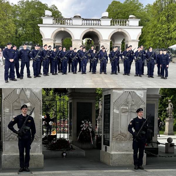 Warta honorowa podchorążych AMW przy Grobie Nieznanego Żołnierza w Warszawie